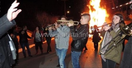 Αναβίωση του εθίμου των κλαδαριών 23 Δεκεμβρίου 2014 - Φώτο: www.siatista.info
