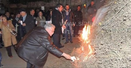 Αναβίωση του εθίμου των κλαδαριών 23 Δεκεμβρίου 2014 - Φώτο: www.siatista.info